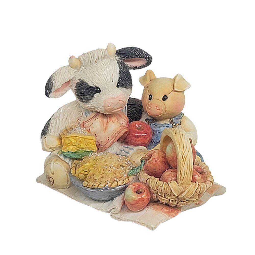 Vtg 1993 Enesco Mary’s Moo Moos You Are The Apple Of My Eye Picnic Cow Figurine